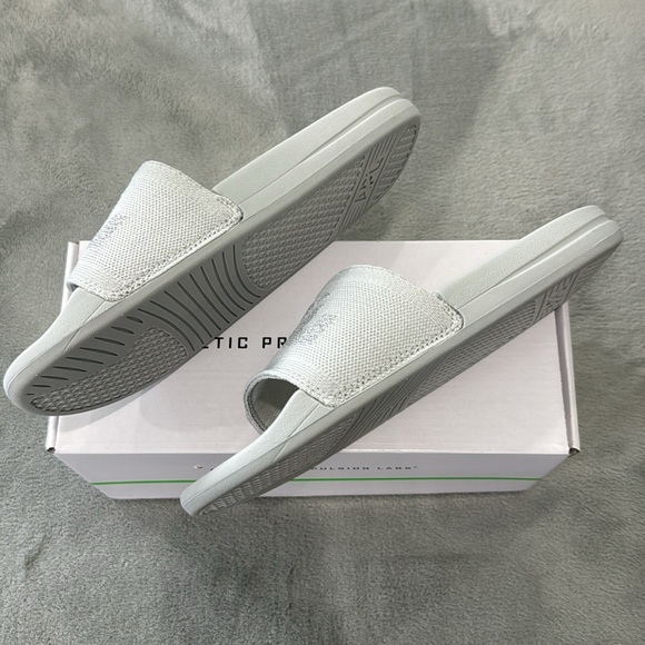 New APL Women’s Big Logo Techloom Slides - Picture 3 of 6